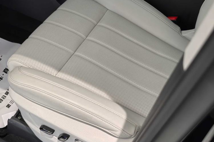 Used VOYAH Dream 2025 PHEV Four-Wheel Drive Excellence Kunpeng Edition Interior 12
