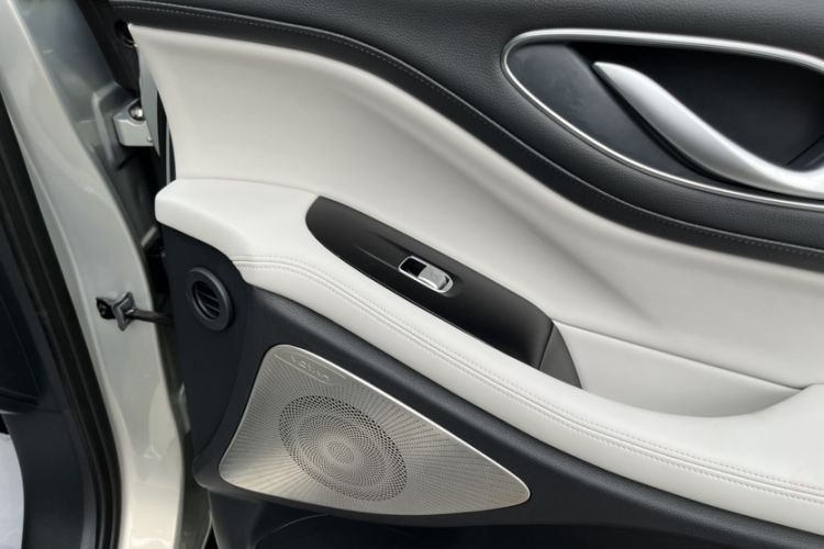 Used VOYAH Dream 2025 EV Four-Wheel-Drive Flagship Qiankun Version Interior 12
