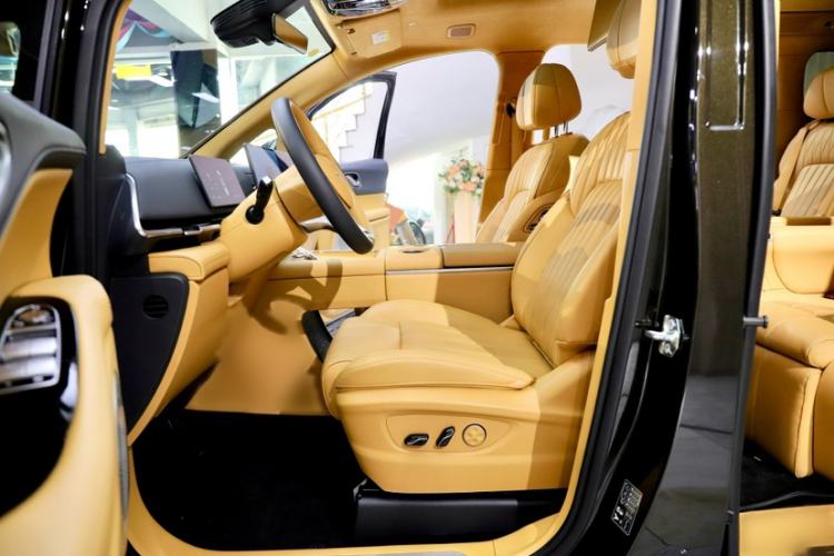Used VOYAH Dream 2025 PHEV Four-Wheel-Drive Flagship Kunpeng Edition Interior 12