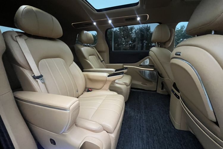 Used VOYAH Dream 2025 EV Four-Wheel Drive Prestige Kunpeng Edition Interior 12