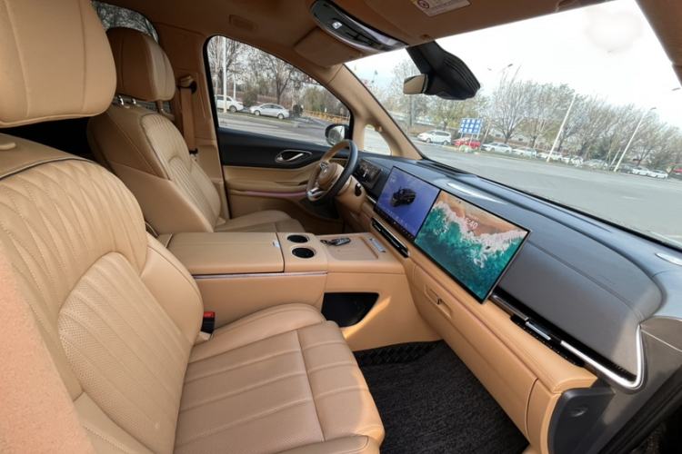 Used VOYAH Dream 2025 EV Four-Wheel Drive Flagship Kunpeng Edition Interior 12
