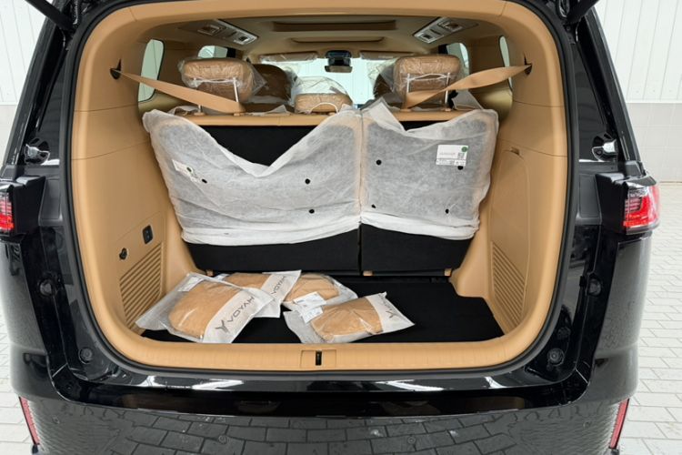 Used VOYAH Dream 2025 PHEV Four-Wheel Drive Excellence Kunpeng Edition Interior 12