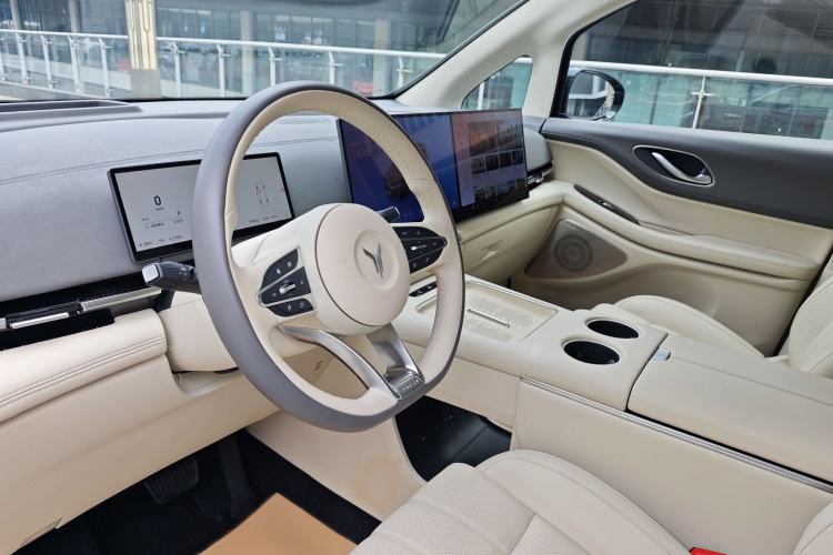Used VOYAH Dream 2025 PHEV Four-Wheel Drive Prestige Kunpeng Edition Interior 12