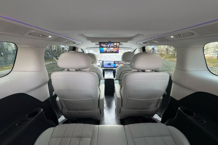 Used VOYAH Dream 2025 EV Four-Wheel Drive Prestige Kunpeng Edition Interior 13
