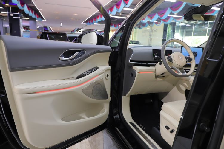 Used VOYAH Dream 2025 EV Four-Wheel Drive Flagship Kunpeng Edition Interior 14