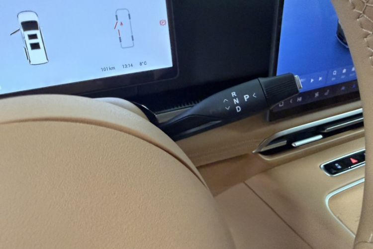 Used VOYAH Dream 2025 PHEV Four-Wheel Drive Excellence Kunpeng Edition Interior 14