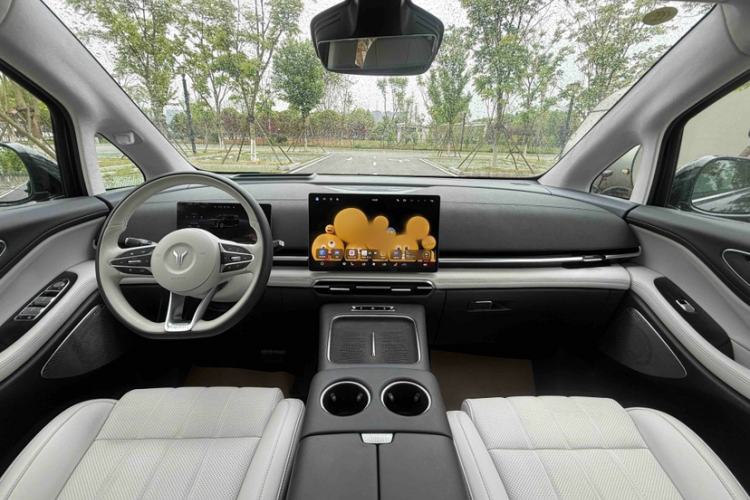 Used VOYAH Dream 2025 PHEV Four-Wheel Drive Prestige Qiankun Edition Interior 2