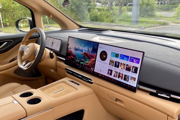 Used VOYAH Dream 2025 PHEV Four-Wheel-Drive Flagship Kunpeng Edition Interior 2