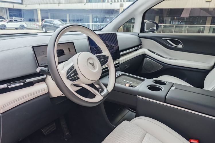 Used VOYAH Dream 2025 PHEV Four-Wheel-Drive Flagship Version – Qiankun Edition Interior 2