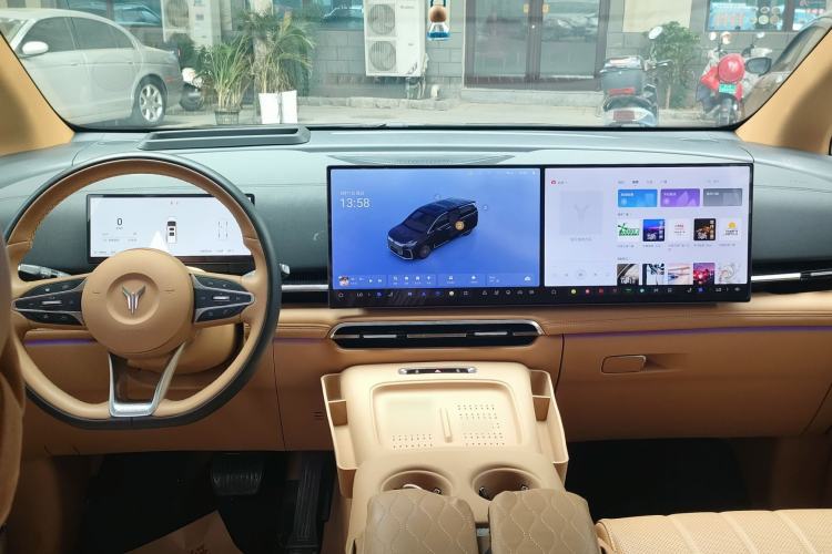 Used VOYAH Dream 2025 PHEV Four-Wheel Drive Prestige Kunpeng Edition Interior 2