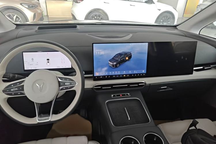 Used VOYAH Dream 2025 PHEV Four-Wheel-Drive Flagship Kunpeng Edition Interior 2