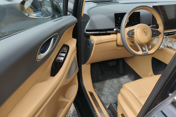 Used VOYAH Dream 2025 PHEV Four-Wheel Drive Prestige Kunpeng Edition Interior 2