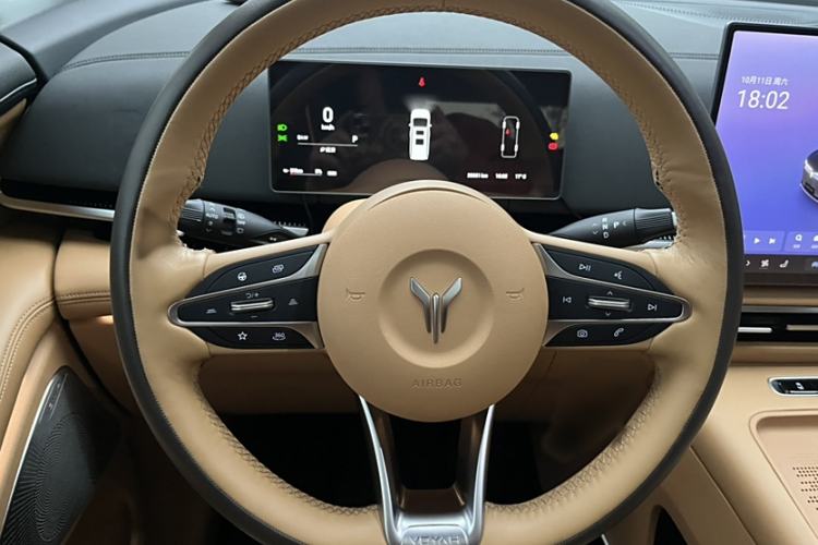 Used VOYAH Dream 2025 EV Four-Wheel Drive Prestige Kunpeng Edition Interior 2