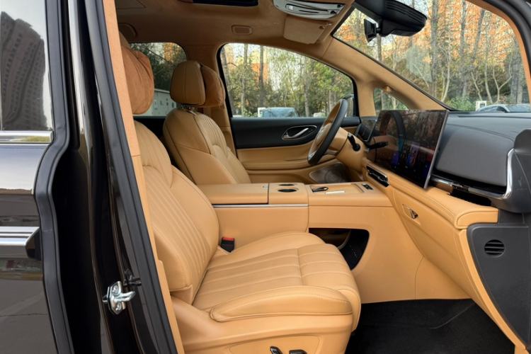 Used VOYAH Dream 2025 PHEV Four-Wheel-Drive Flagship Kunpeng Edition Interior 2