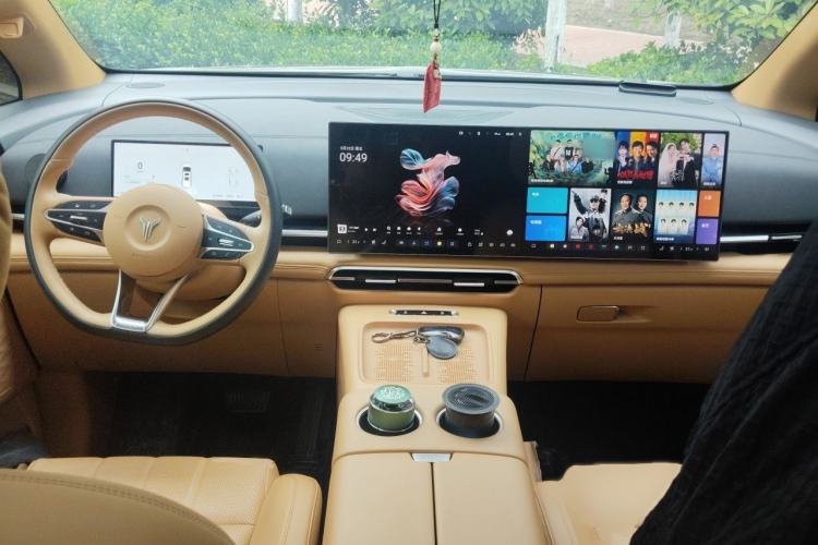 Used VOYAH Dream 2025 PHEV Four-Wheel Drive Excellence Kunpeng Edition Interior 2