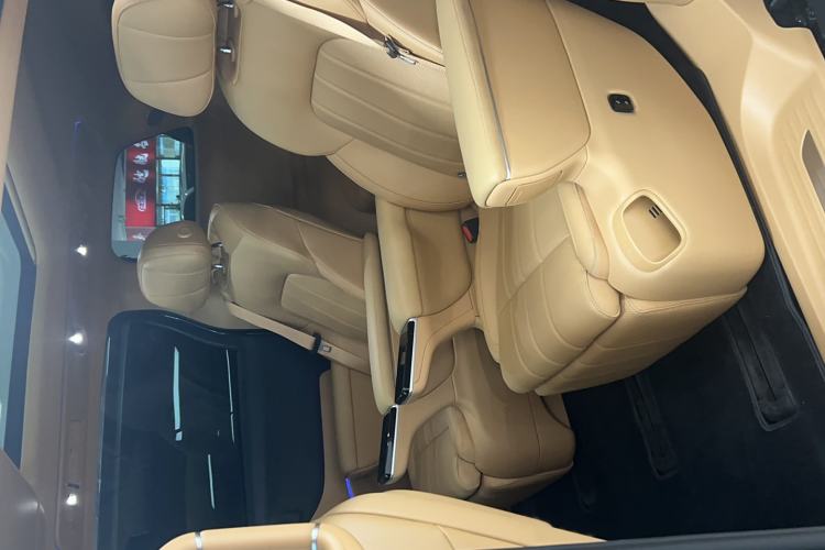 Used VOYAH Dream 2025 PHEV Four-Wheel Drive Prestige Kunpeng Edition Interior 2