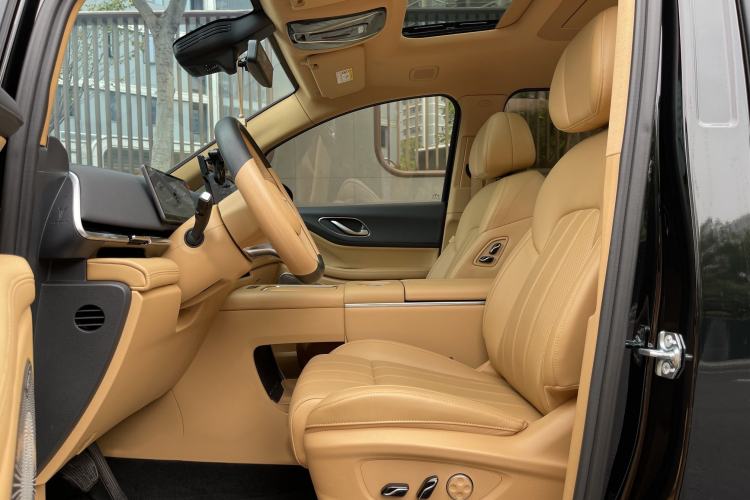 Used VOYAH Dream 2025 EV Four-Wheel Drive Prestige Kunpeng Edition Interior 2