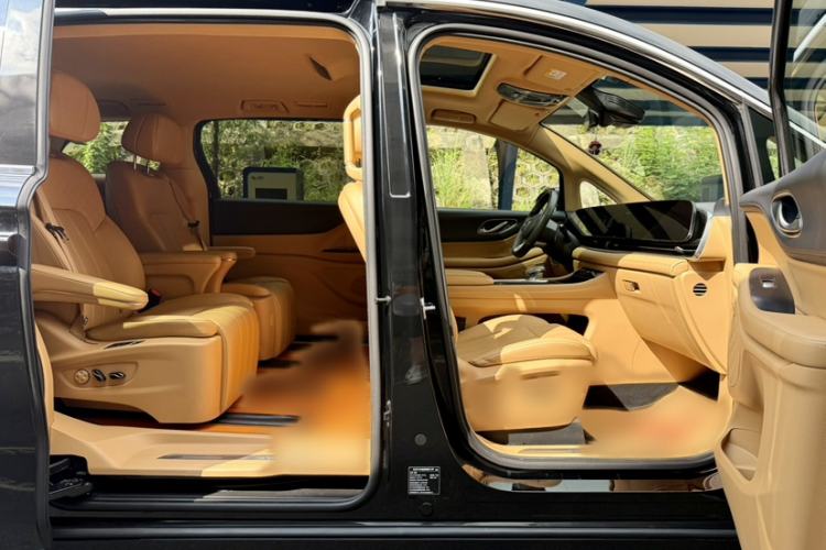 Used VOYAH Dream 2025 EV Long-range Century Edition Interior 2