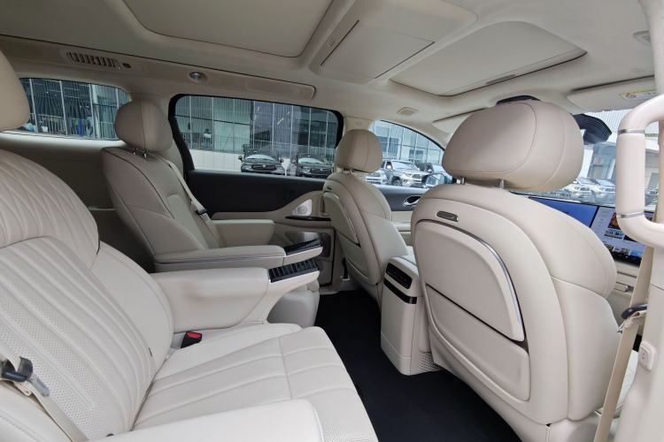 Used VOYAH Dream 2025 PHEV Four-Wheel Drive Prestige Kunpeng Edition Interior 2