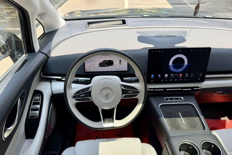 Used VOYAH Dream 2025 PHEV Four-Wheel Drive Prestige Qiankun Edition Interior 2