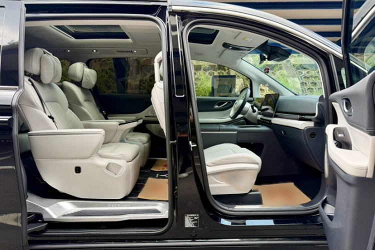 Used VOYAH Dream 2025 PHEV Four-Wheel Drive Prestige Qiankun Edition Interior 3