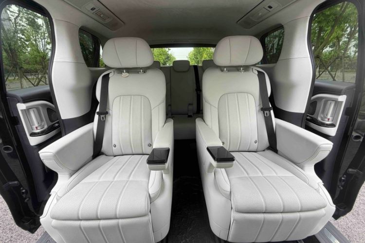 Used VOYAH Dream 2025 PHEV Four-Wheel Drive Prestige Qiankun Edition Interior 3
