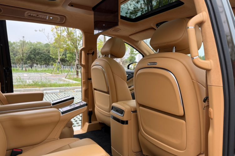 Used VOYAH Dream 2025 PHEV Four-Wheel-Drive Flagship Kunpeng Edition Interior 3