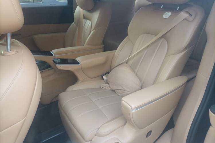 Used VOYAH Dream 2025 PHEV Four-Wheel Drive Excellence Kunpeng Edition Interior 3