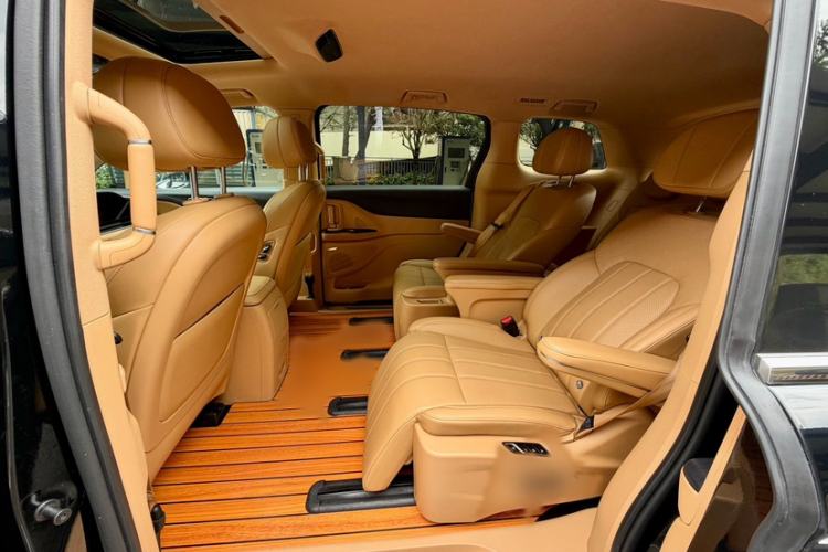 Used VOYAH Dream 2025 EV Long-range Century Edition Interior 3