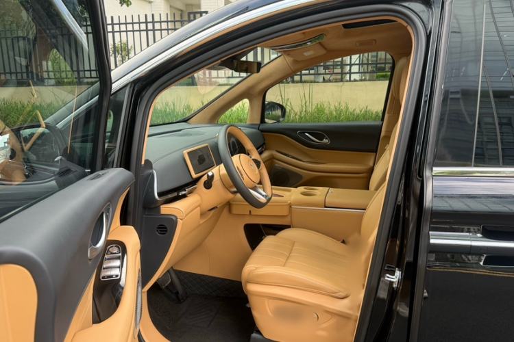 Used VOYAH Dream 2025 PHEV Four-Wheel-Drive Flagship Version – Qiankun Edition Interior 3