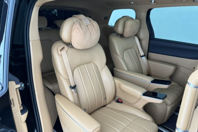 Used VOYAH Dream 2025 PHEV Four-Wheel Drive Excellence Kunpeng Edition Interior 3