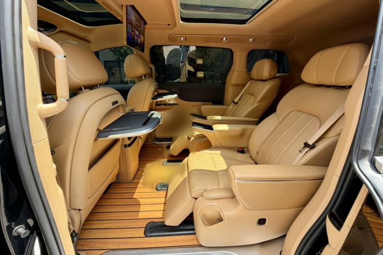 Used VOYAH Dream 2025 EV Four-Wheel Drive Prestige Kunpeng Edition Interior 3