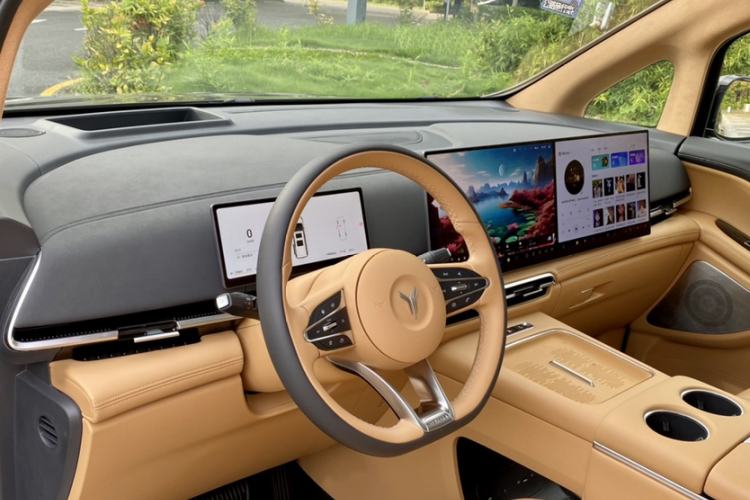 Used VOYAH Dream 2025 PHEV Four-Wheel-Drive Flagship Kunpeng Edition Interior 3
