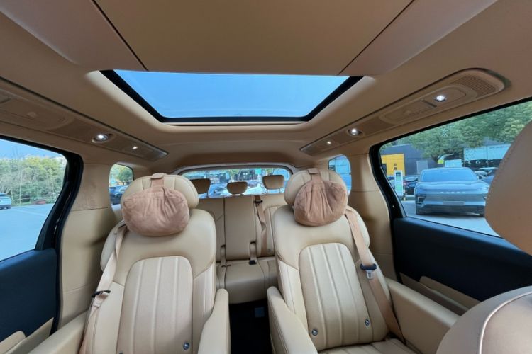 Used VOYAH Dream 2025 PHEV Four-Wheel-Drive Flagship Kunpeng Edition Interior 3