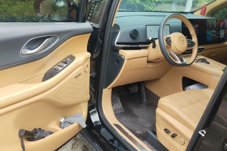 Used VOYAH Dream 2025 PHEV Four-Wheel Drive Excellence Kunpeng Edition Interior 3