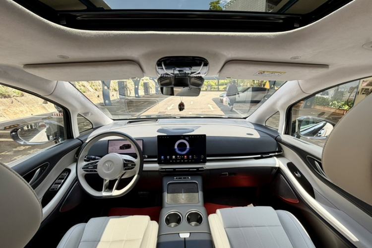 Used VOYAH Dream 2025 PHEV Four-Wheel Drive Prestige Qiankun Edition Interior 3
