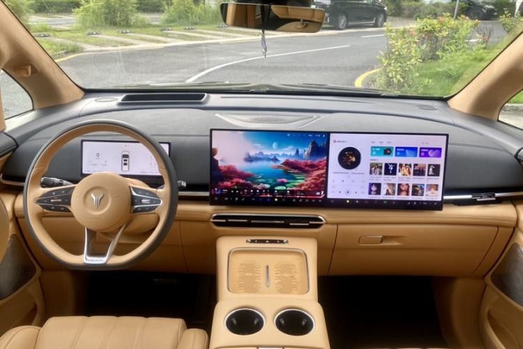 Used VOYAH Dream 2025 PHEV Four-Wheel-Drive Flagship Kunpeng Edition Interior 4