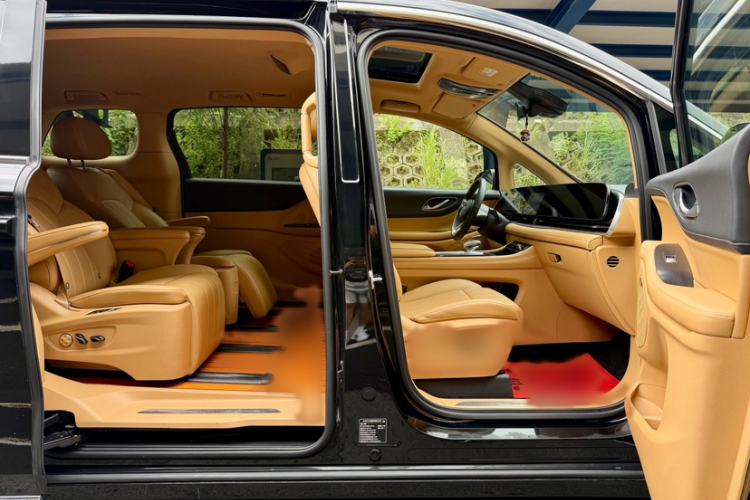 Used VOYAH Dream 2025 EV Long-range Century Edition Interior 4
