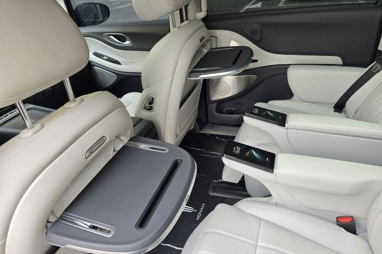Used VOYAH Dream 2025 PHEV Four-Wheel Drive Prestige Kunpeng Edition Interior 4