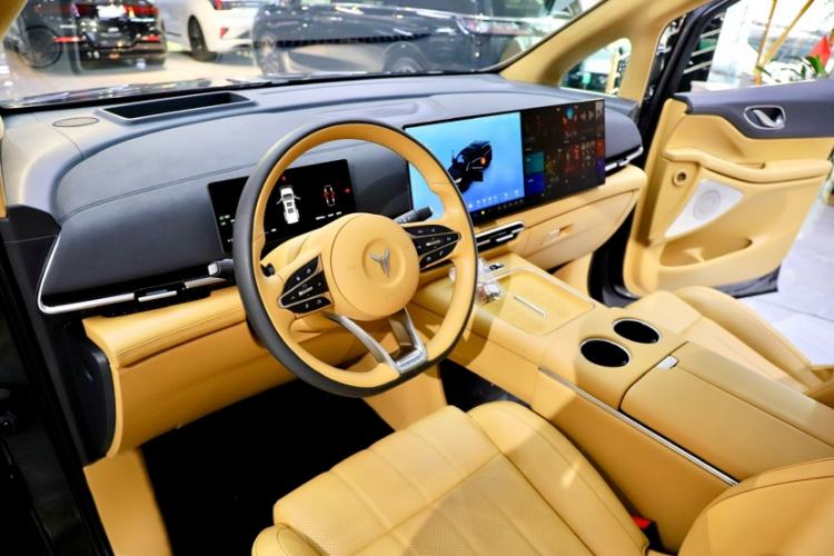Used VOYAH Dream 2025 PHEV Four-Wheel-Drive Flagship Kunpeng Edition Interior 4