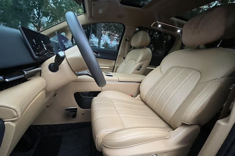 Used VOYAH Dream 2025 EV Four-Wheel Drive Prestige Kunpeng Edition Interior 4
