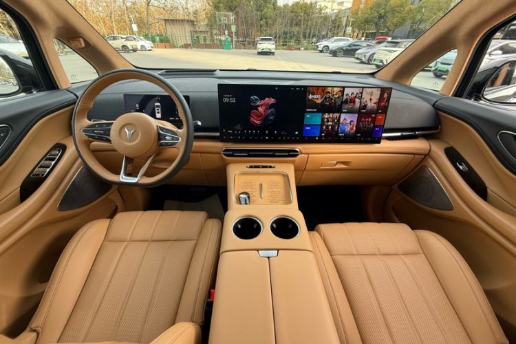 Used VOYAH Dream 2025 PHEV Four-Wheel-Drive Flagship Kunpeng Edition Interior 4