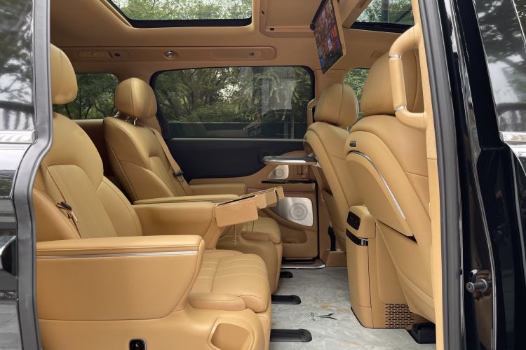 Used VOYAH Dream 2025 EV Four-Wheel Drive Prestige Kunpeng Edition Interior 4
