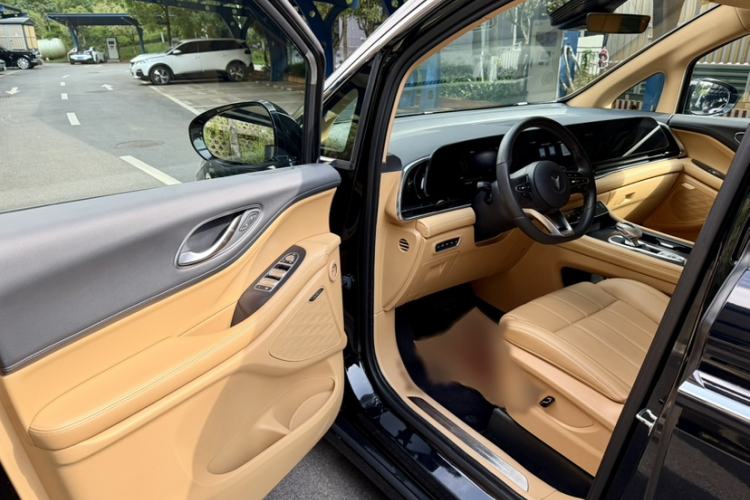 Used VOYAH Dream 2025 EV Long-range Century Edition Interior 4