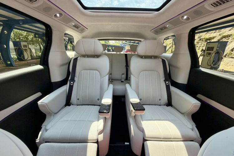 Used VOYAH Dream 2025 PHEV Four-Wheel Drive Prestige Qiankun Edition Interior 4
