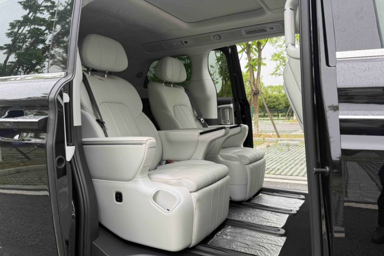 Used VOYAH Dream 2025 PHEV Four-Wheel Drive Prestige Qiankun Edition Interior 5