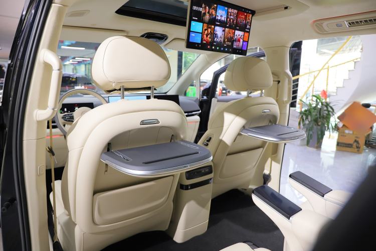 Used VOYAH Dream 2025 EV Four-Wheel Drive Flagship Kunpeng Edition Interior 5