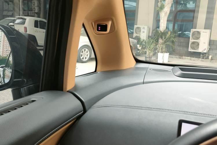 Used VOYAH Dream 2025 PHEV Four-Wheel Drive Prestige Kunpeng Edition Interior 5