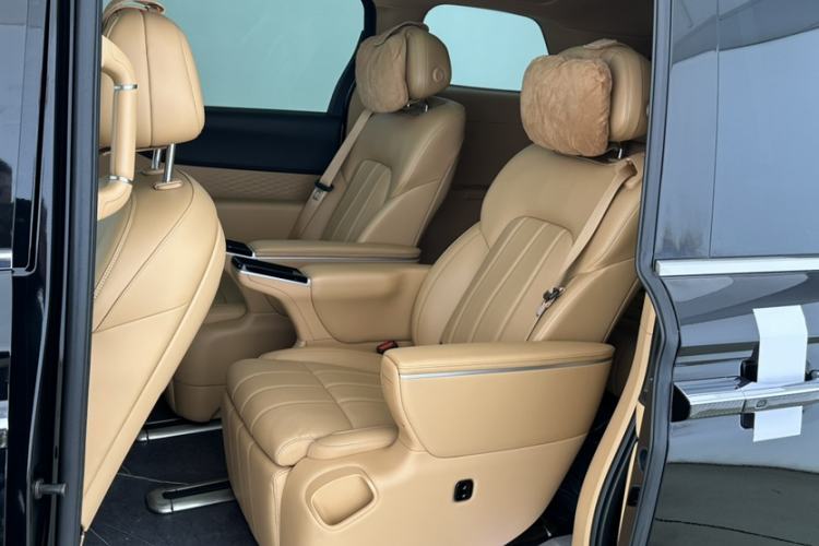 Used VOYAH Dream 2025 PHEV Four-Wheel Drive Excellence Kunpeng Edition Interior 5