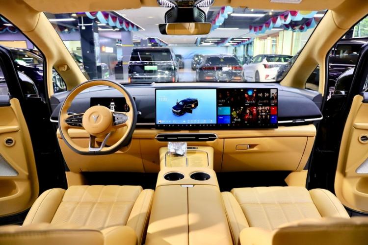 Used VOYAH Dream 2025 PHEV Four-Wheel-Drive Flagship Kunpeng Edition Interior 5